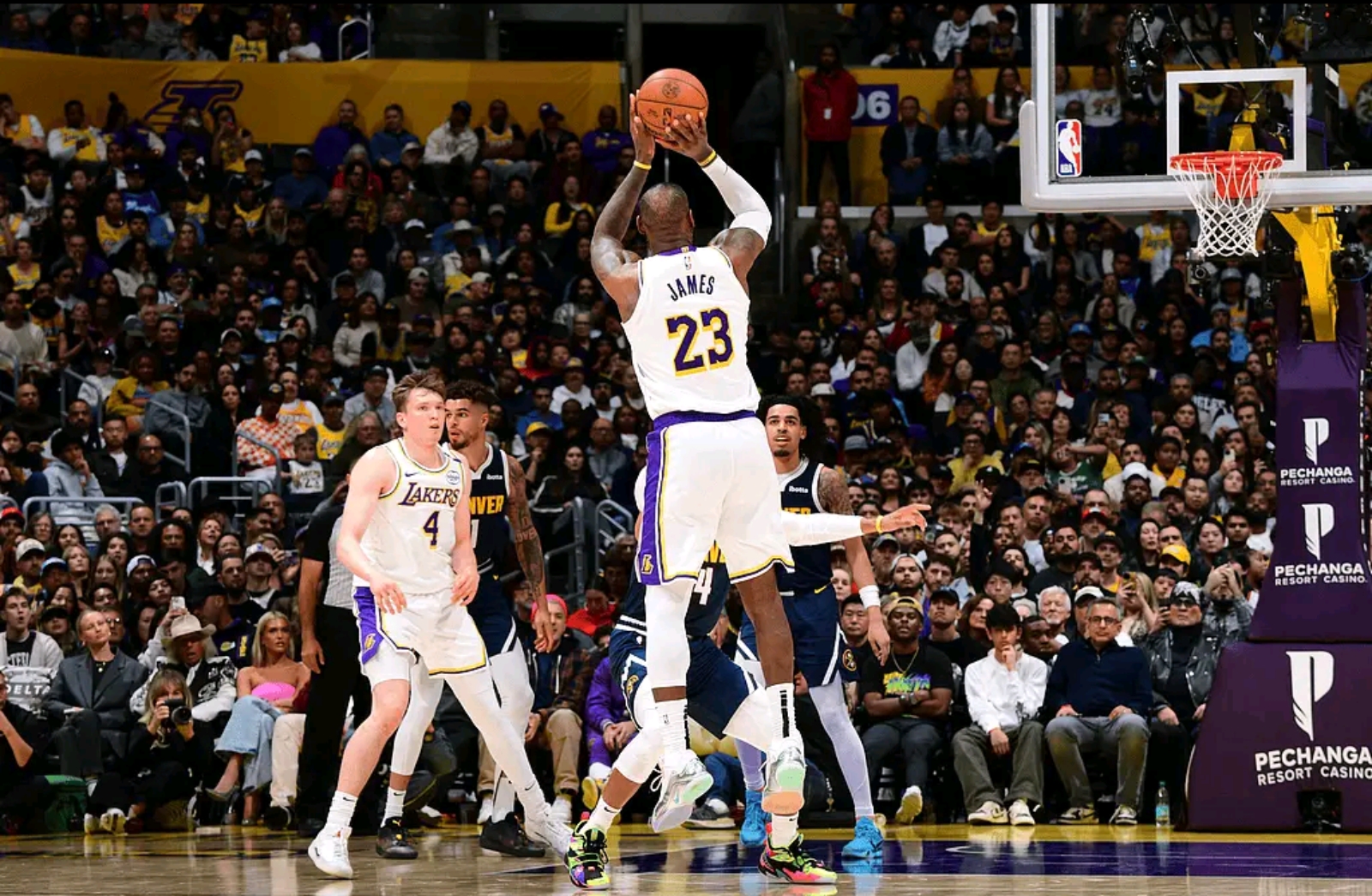 江苏队横扫湖人,塔图姆统治全场 江苏队横扫湖人,塔图姆统治全场