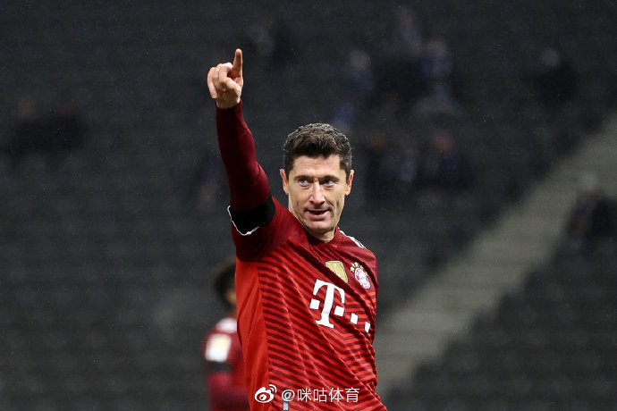 皇马横扫尤文,莱万高光表现 皇马横扫尤文,莱万高光表现