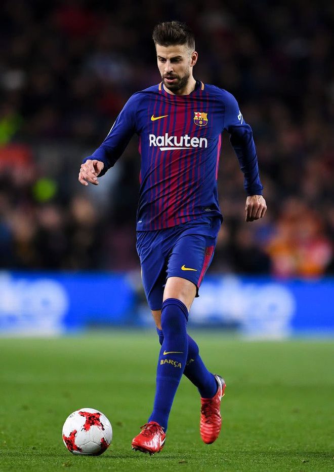 西班牙险胜阿森纳,皮克点燃赛场 西班牙险胜阿森纳,皮克点燃赛场