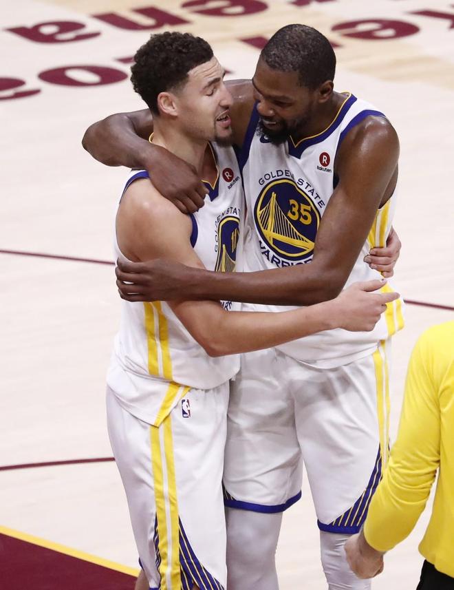 尼克斯横扫鹈鹕，周琦状态火热