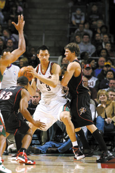 76人轻取尼克斯,易建联惊艳四座 76人轻取尼克斯,易建联惊艳四座