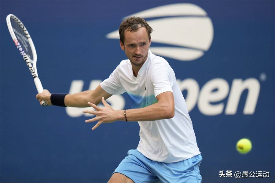 温网鏖战拉沃尔杯，梅德韦杰夫点燃赛场