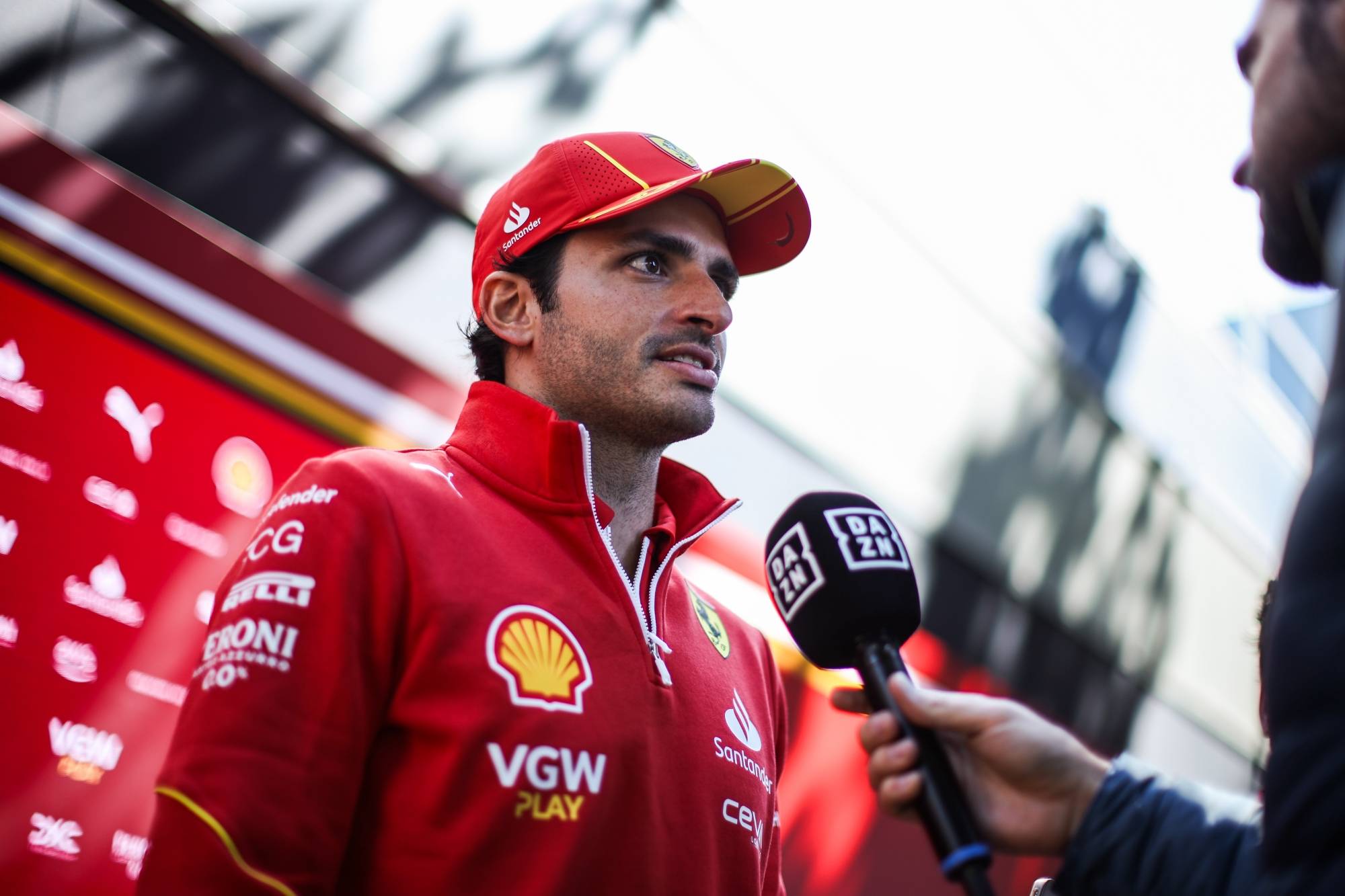 雷诺车队碾压红牛车队,汉密尔顿关键制胜 雷诺车队碾压红牛车队,汉密尔顿关键制胜