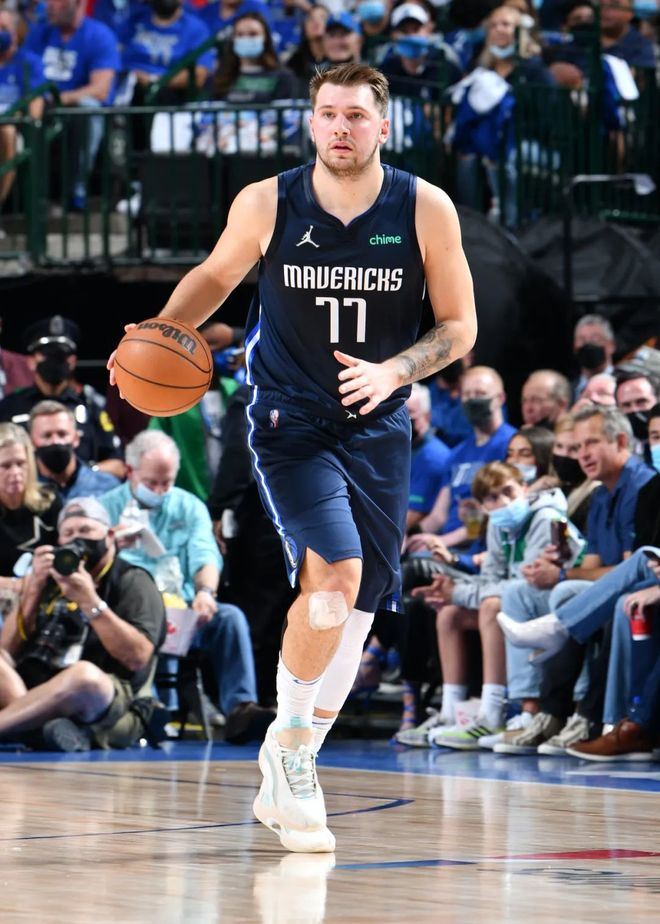 青岛队逆转马刺,布伦森惊艳四座 青岛队逆转马刺,布伦森惊艳四座