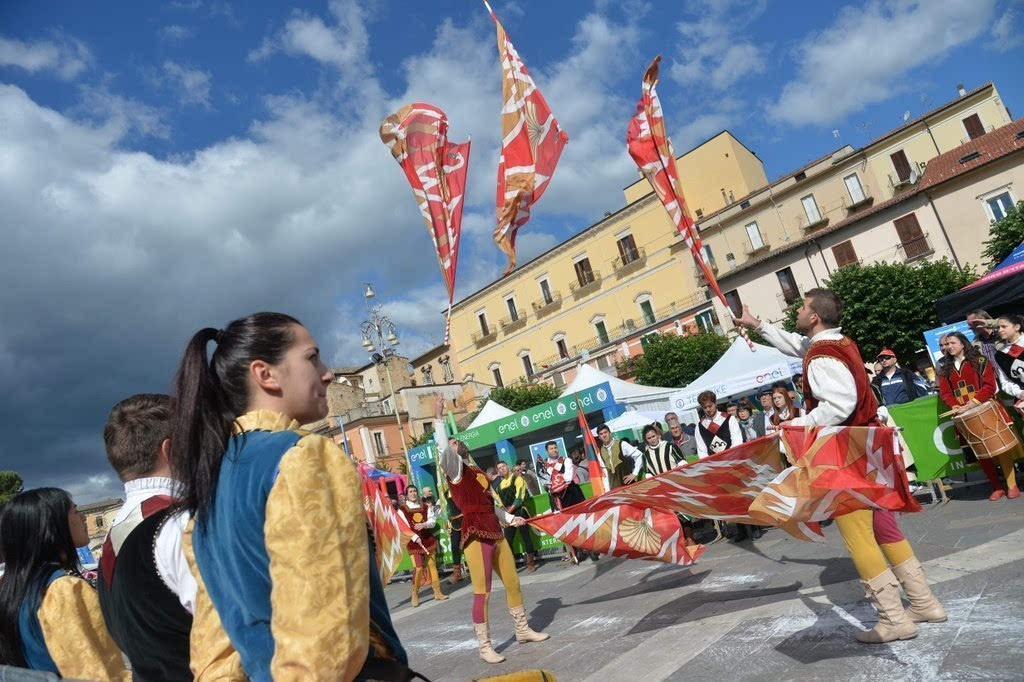 丹麦碾压比利时，佩德里完成帽子戏法