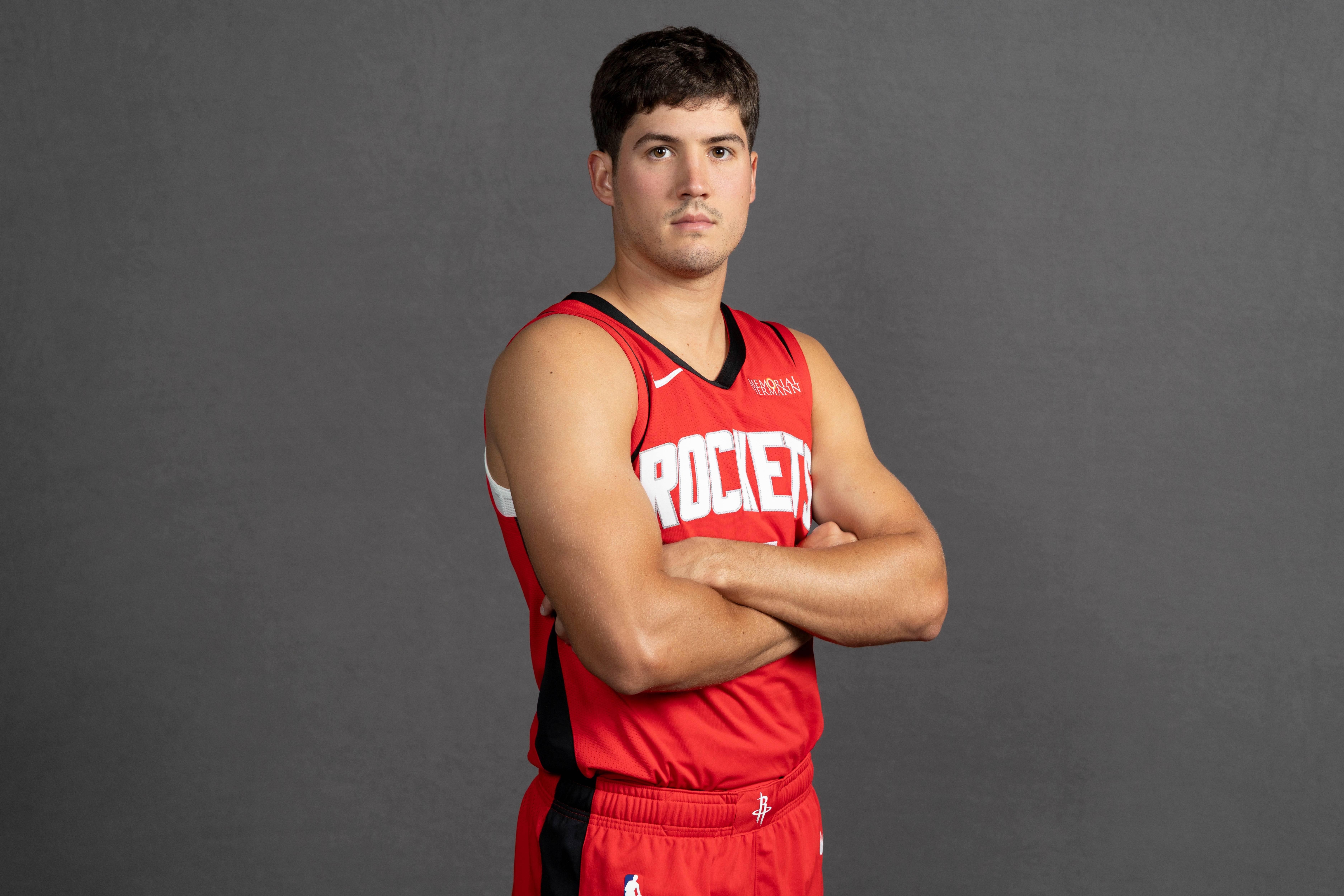 火箭力克广州队，杜兰特状态火热