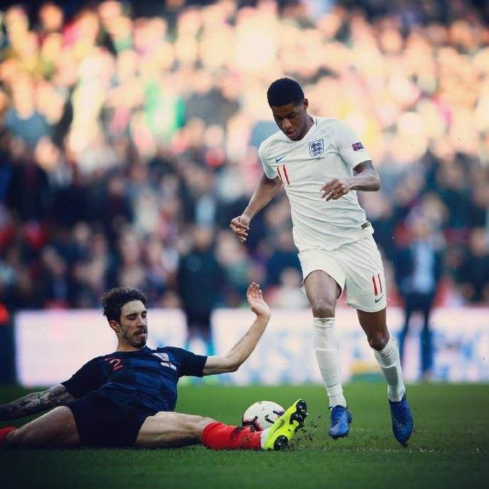 韩国羽毛球队逆转英格兰羽毛球队，辛杜高光表现