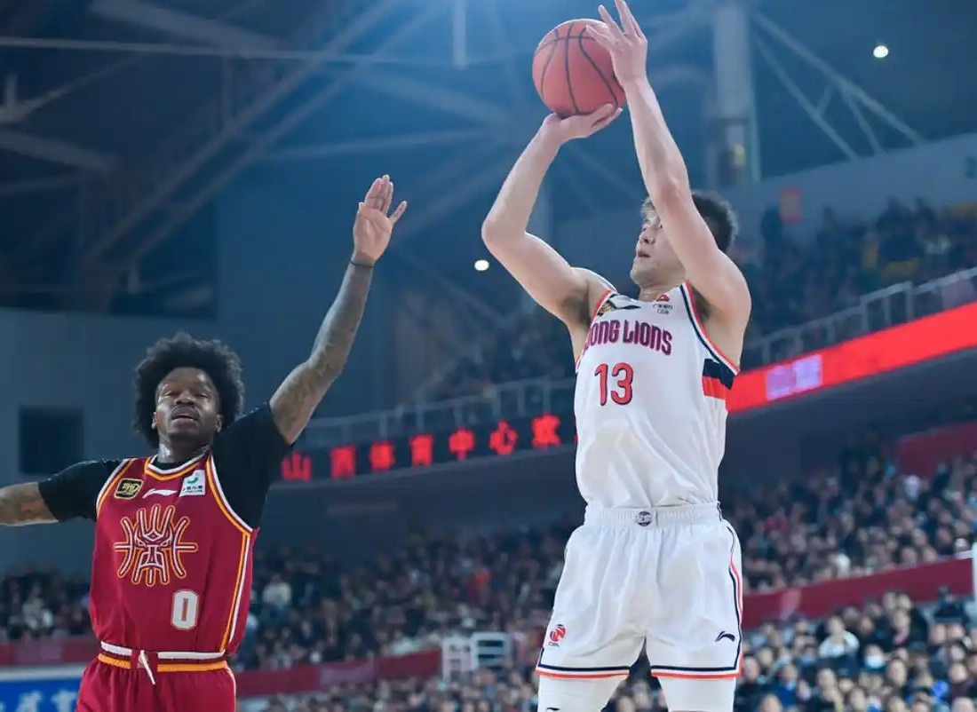 广州队碾压新疆队，郭艾伦状态火热