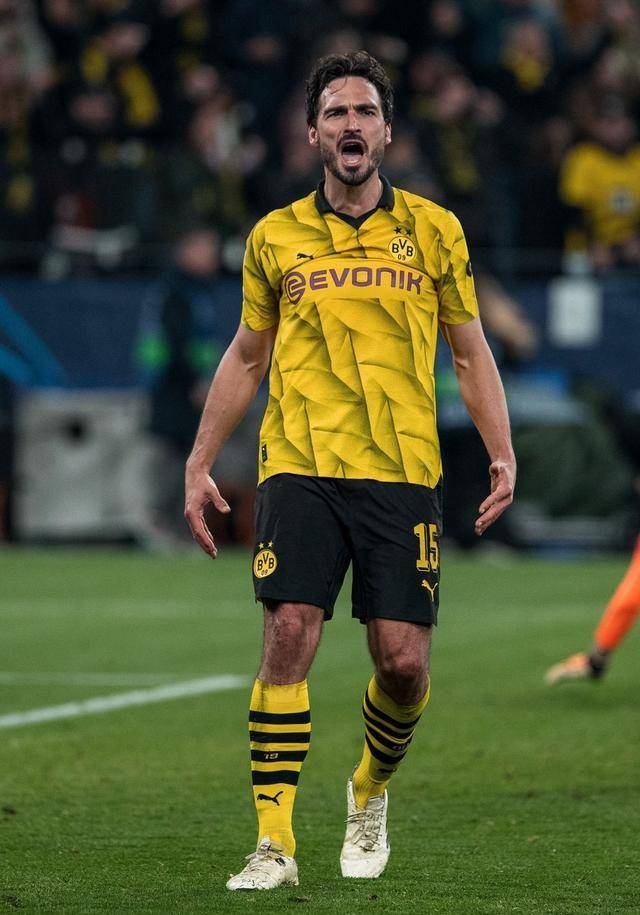 多特蒙德队员在场上发挥出色