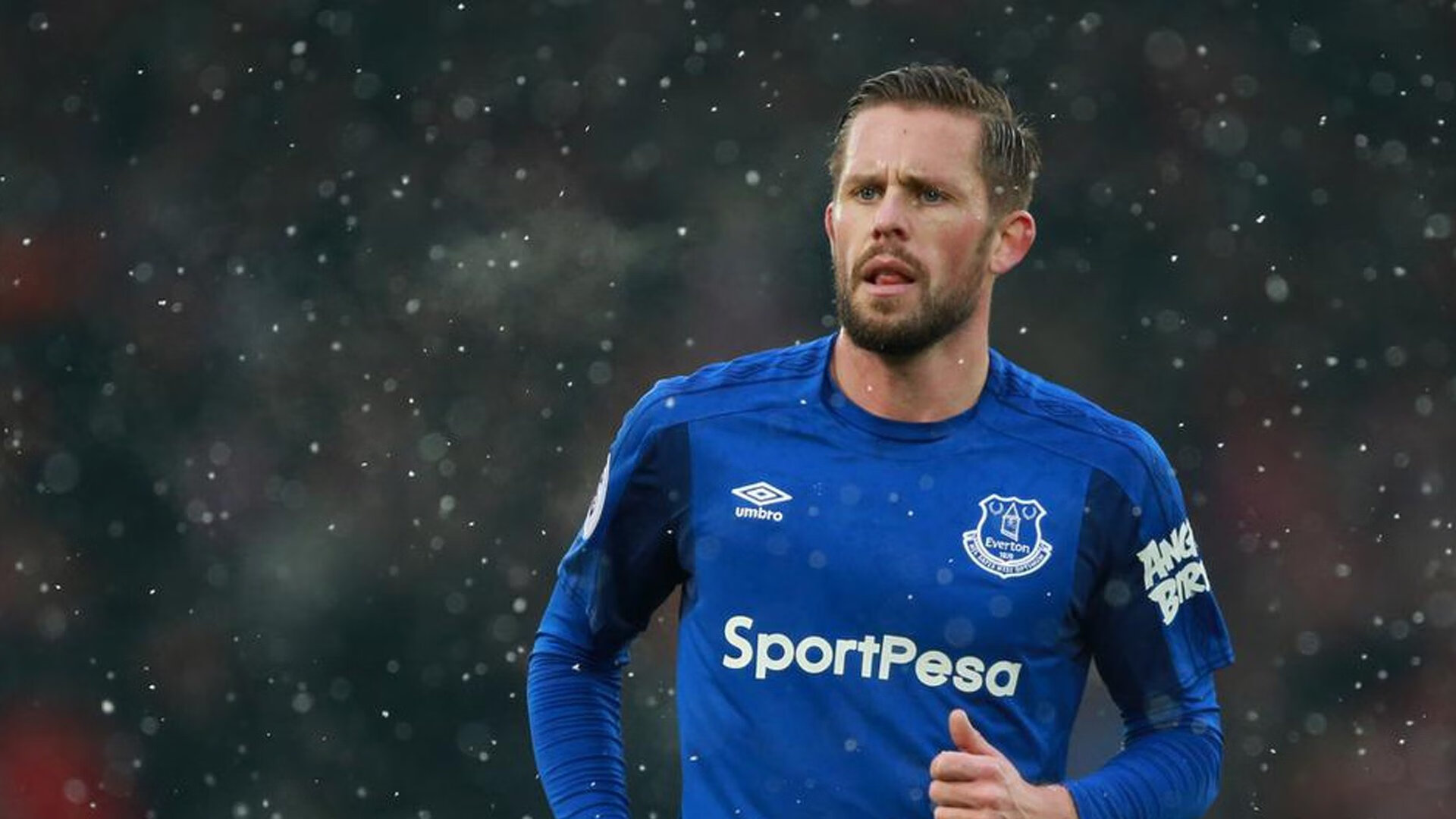 赛道上的终局逆转,拉塞尔高光时刻,迈凯伦绝杀哈斯车队