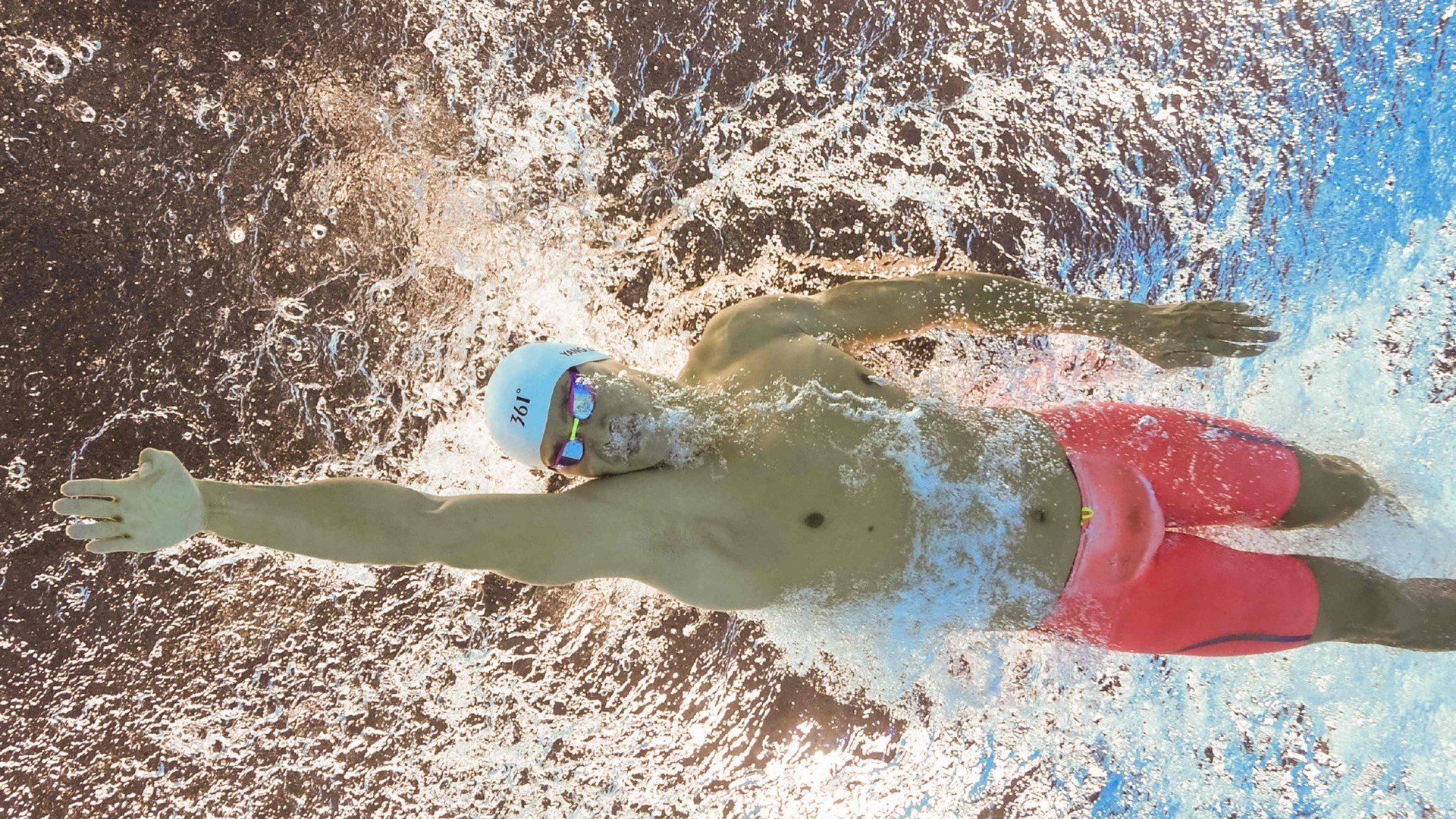 逆流而上，红牛二队如何以弱胜强，佩雷兹带队逆转雷诺